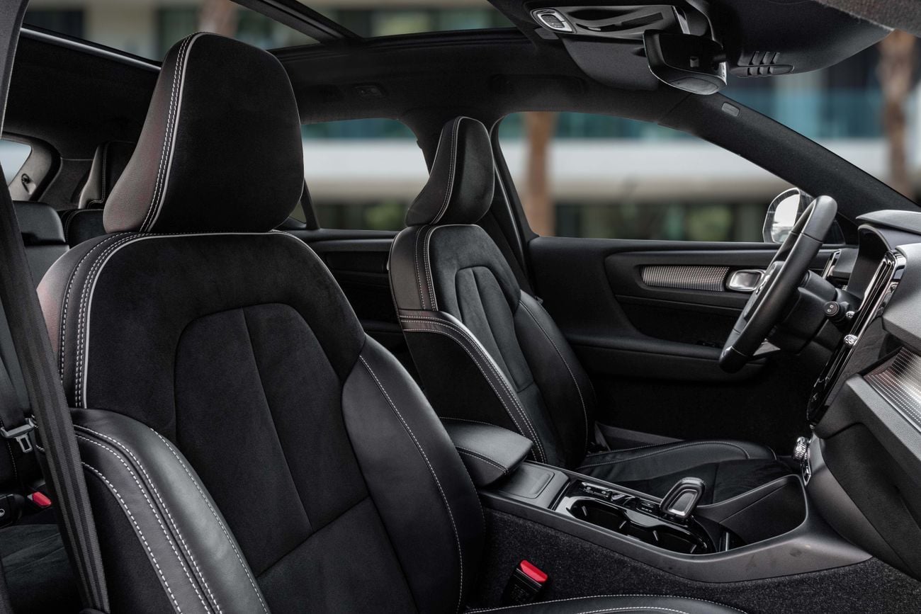 Volvo XC40 R DESIGN XC40 T4 R-Design | 1,704 P.M | 0% Downpayment | Under Warranty