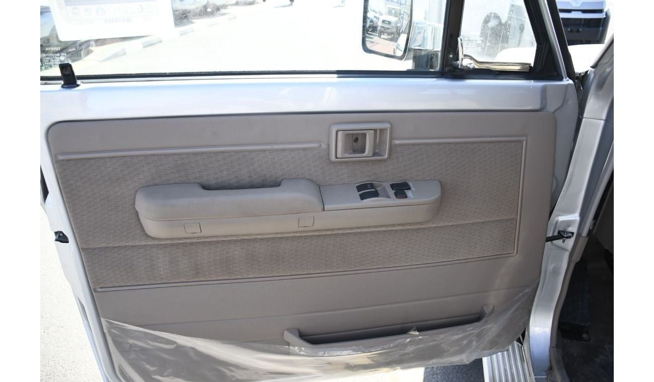 Toyota Land Cruiser Pick Up 4.0L V6 Petrol  ( ready stock available )
