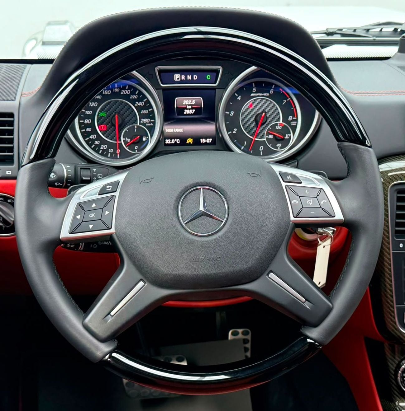 Mercedes Benz G63 AMG STD 2017 Mercedes G63 AMG, Full Mercedes Service History, Carbon Fiber Interior, Very Low Km, GCC