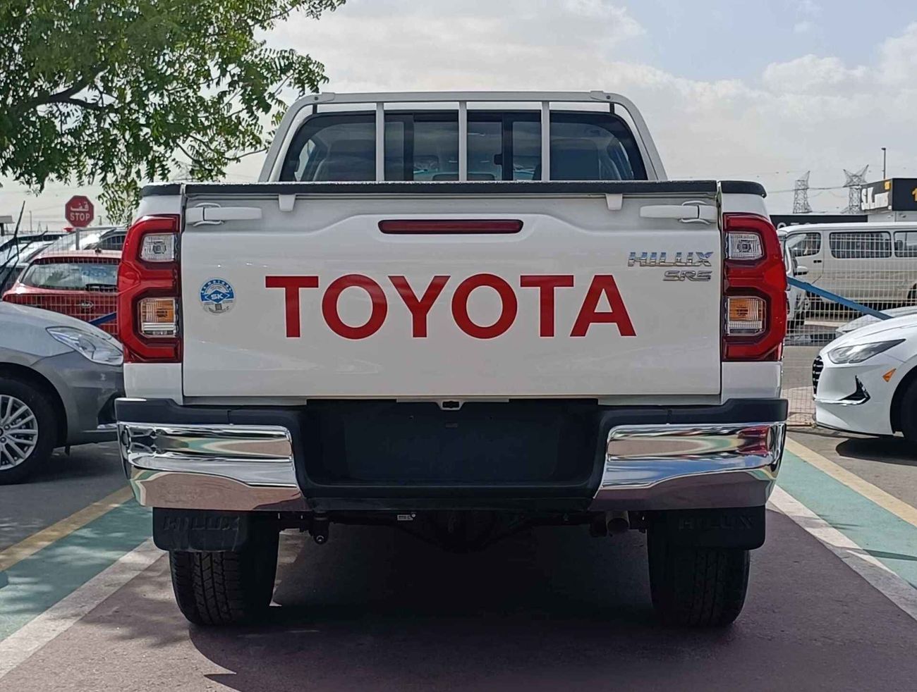Toyota Hilux Wide Body, 2.4L Diesel, 4X4, M/T, Power lock / Windows / SPECIAL PROMOTION (CODE # HDDWMM2)