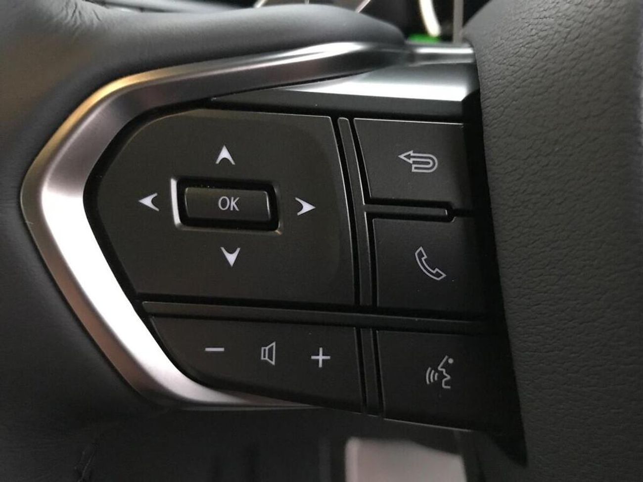 Lexus LM 350h 2.5 350h Takumi E-CVT AWD Euro 6 (s/s) 5dr ( EXPORT ONLY)