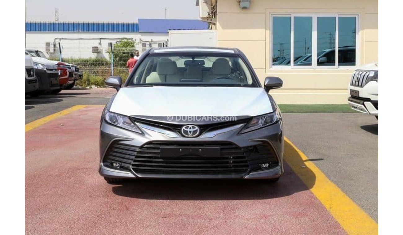 تويوتا كامري 2.5L GLE PET A/T - 23YM -  w/SUNRF - SIL_BEIG (EXPORT OFFER)