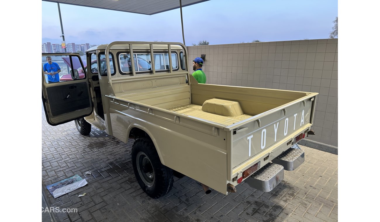 Toyota Land Cruiser Pick Up FJ45