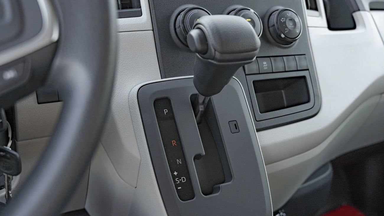 تويوتا هاياس ECT0091 - Toyota Hiace Low Roof Cargo Van - 3.5L Petrol Auto - Lift Door (1 Door Rear)