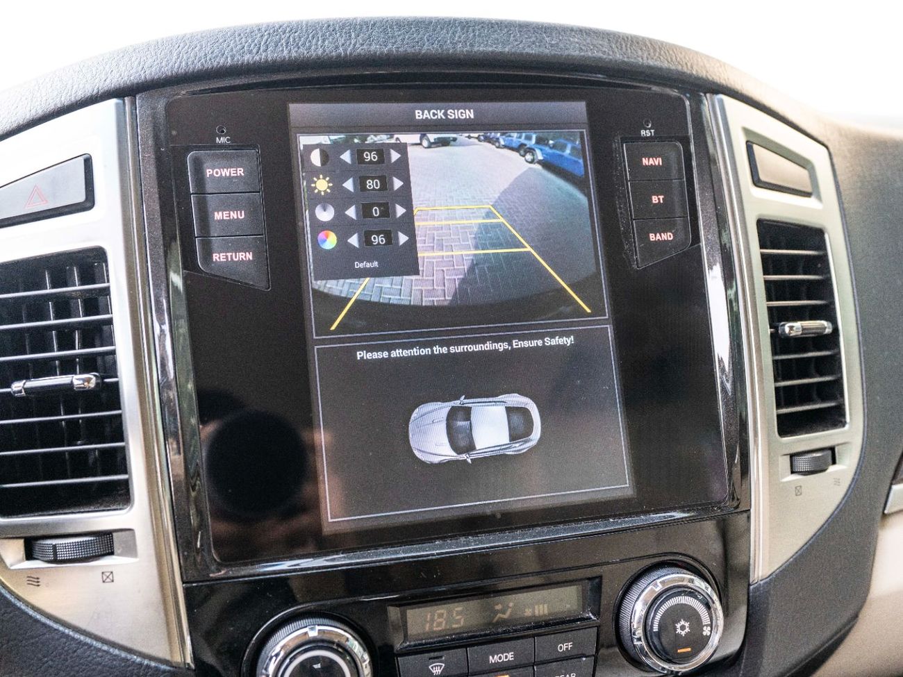 Mitsubishi Pajero GLS Base 3.5L (7 Seater)