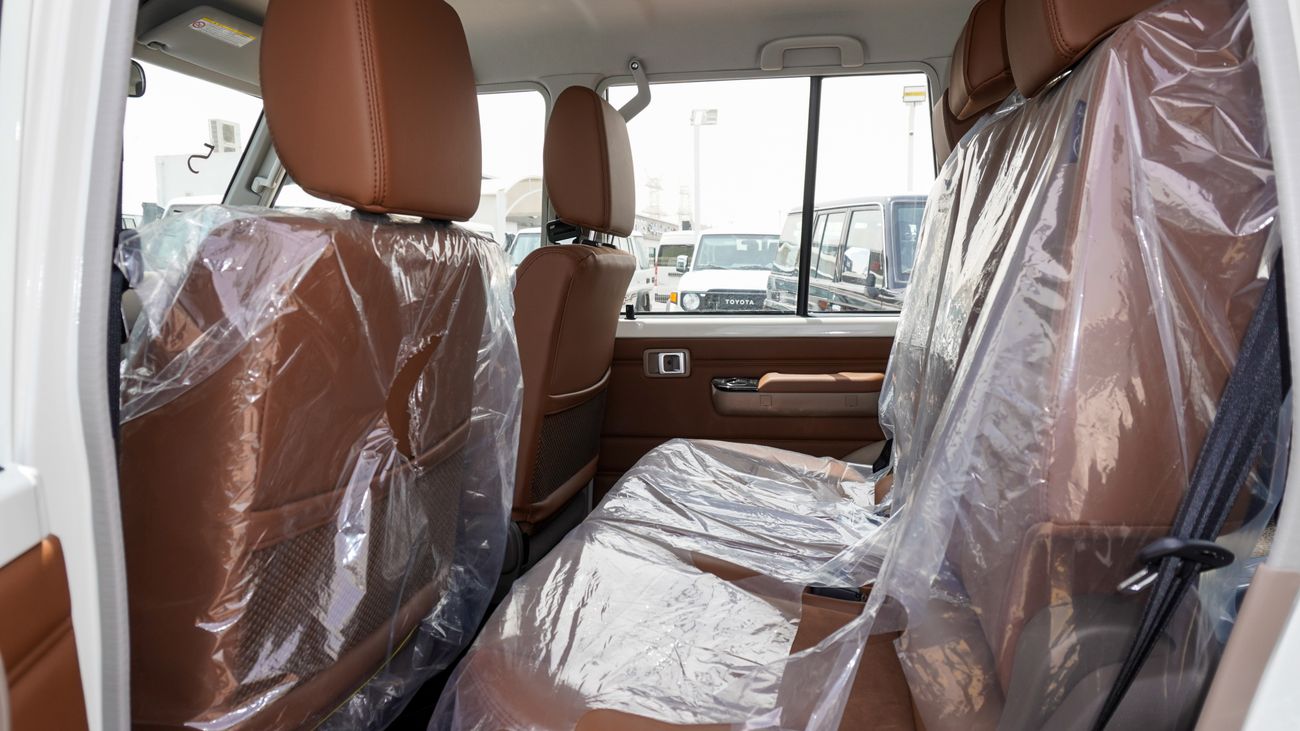 تويوتا لاند كروزر 70 LX 4.0 L V6