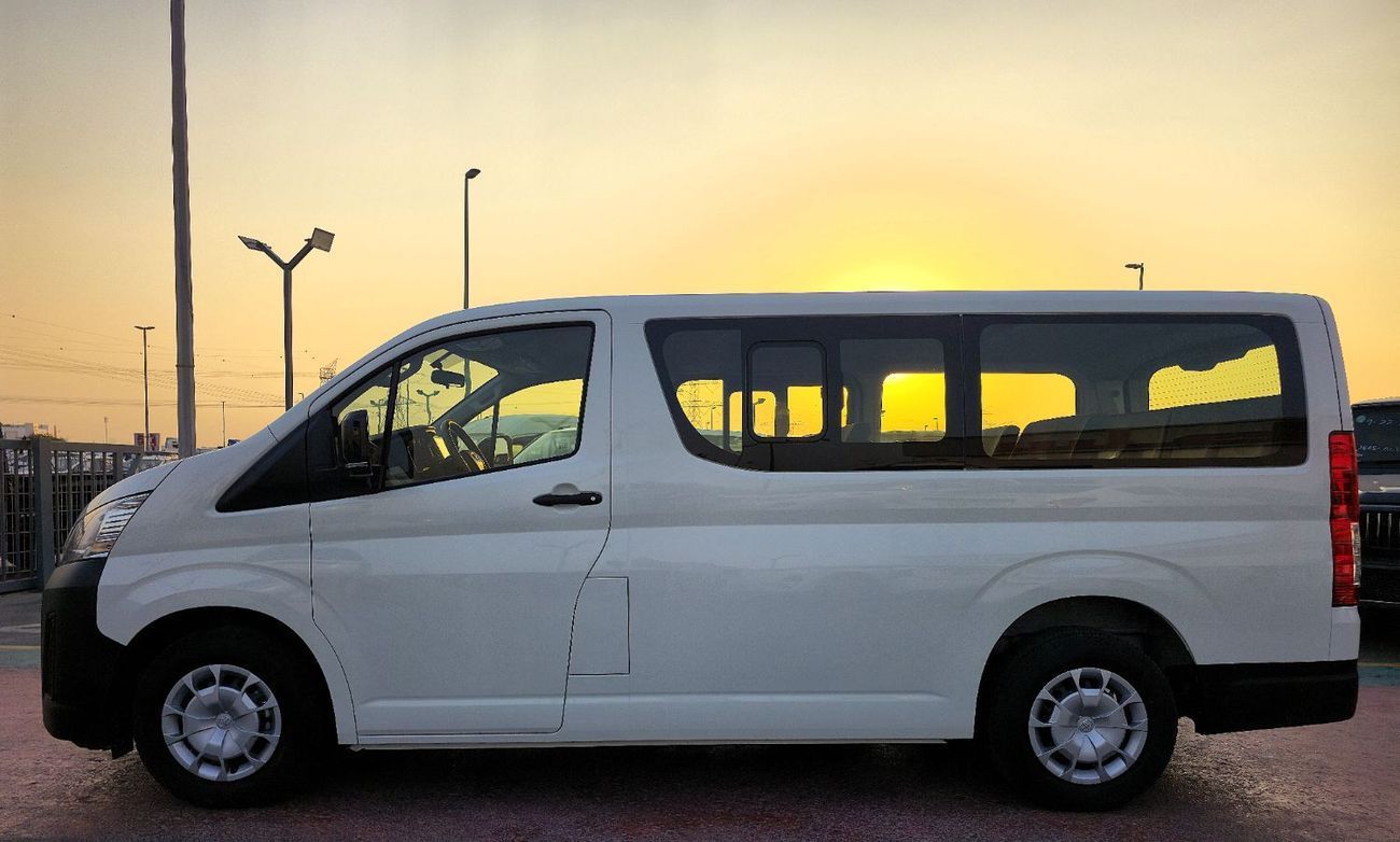 Toyota Hiace Toyota Hiace Std Roof Newshap 2.8l Diesel M/T 15 Seats White Color 2025 Model