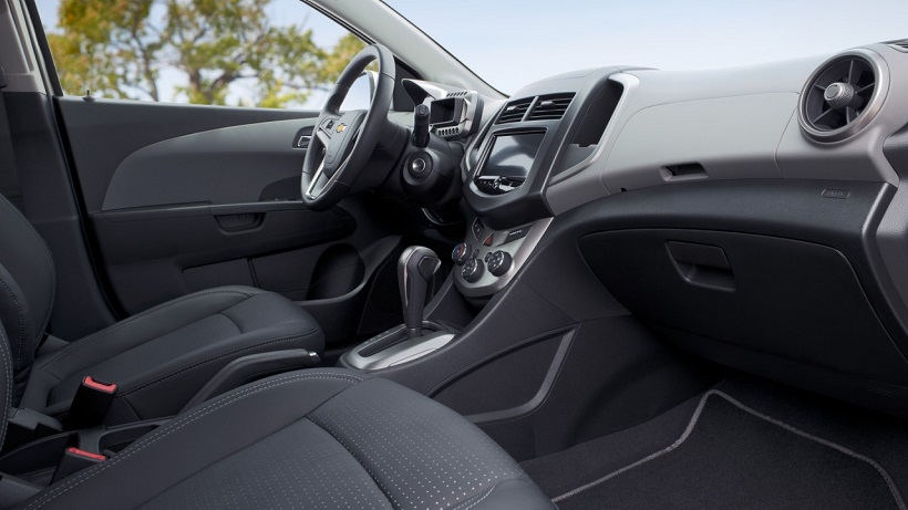 Chevrolet Sonic interior - Front Seats
