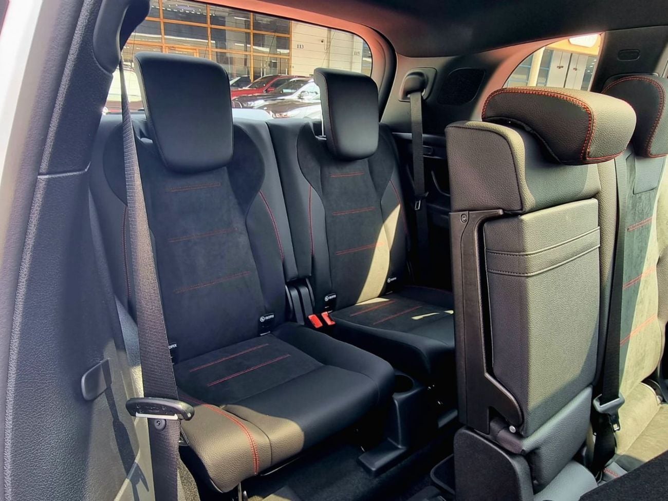 Mercedes Benz GLB200 STD GLB 200 SUV 7 Seater Under Warranty 2025 GCC