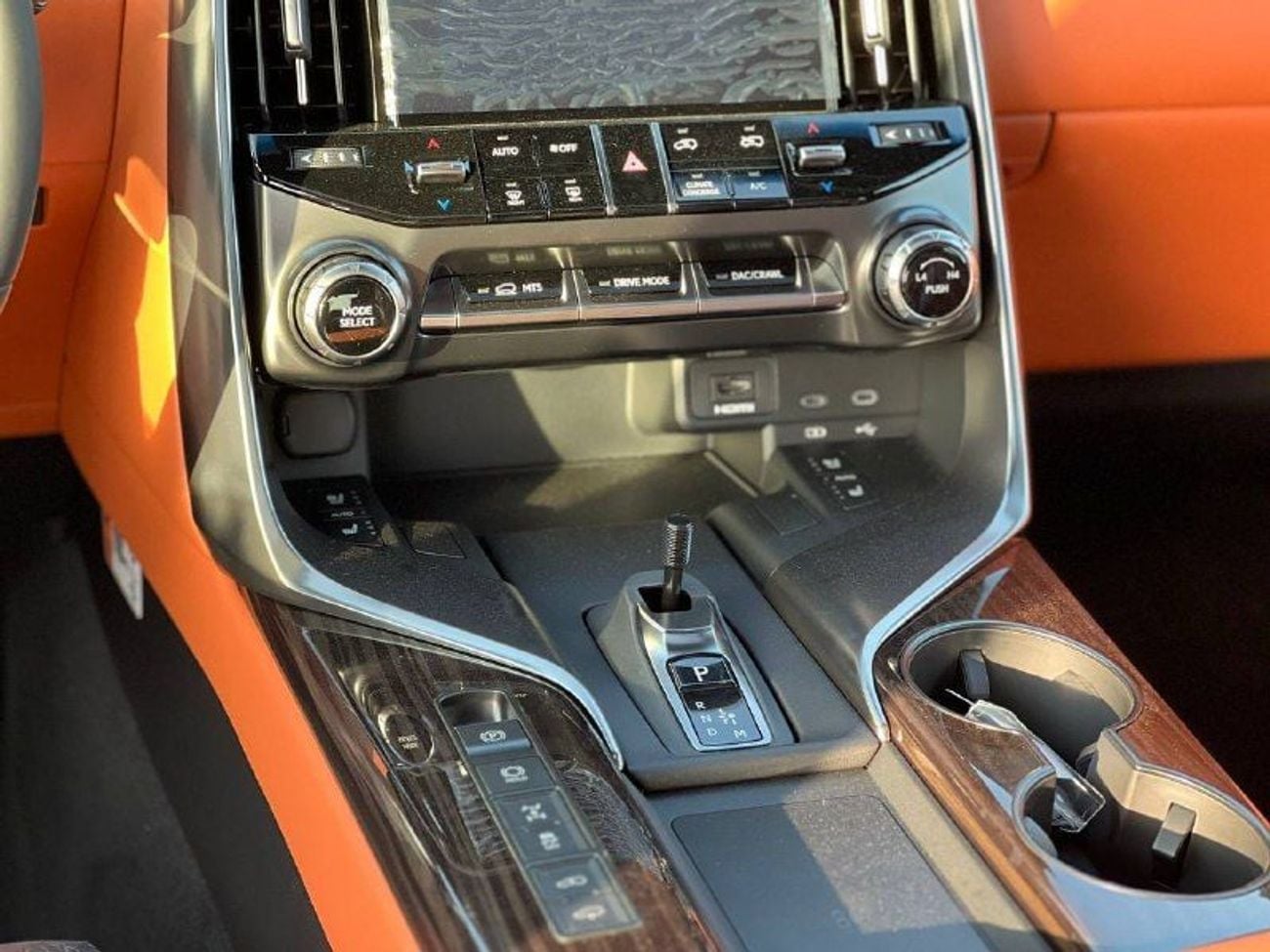 لكزس LX 700h VIP 3.5L HEV A/T // 2026 // FULL OPTION WITH VIP&COOLING&HEATED SEATS , MARK LEVINSON SOUND SYSTEM /