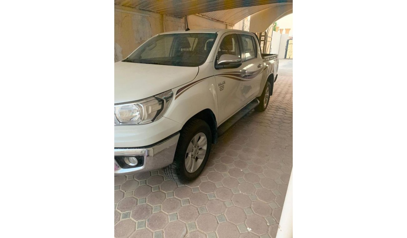 Toyota Hilux 2.7 petrol full option