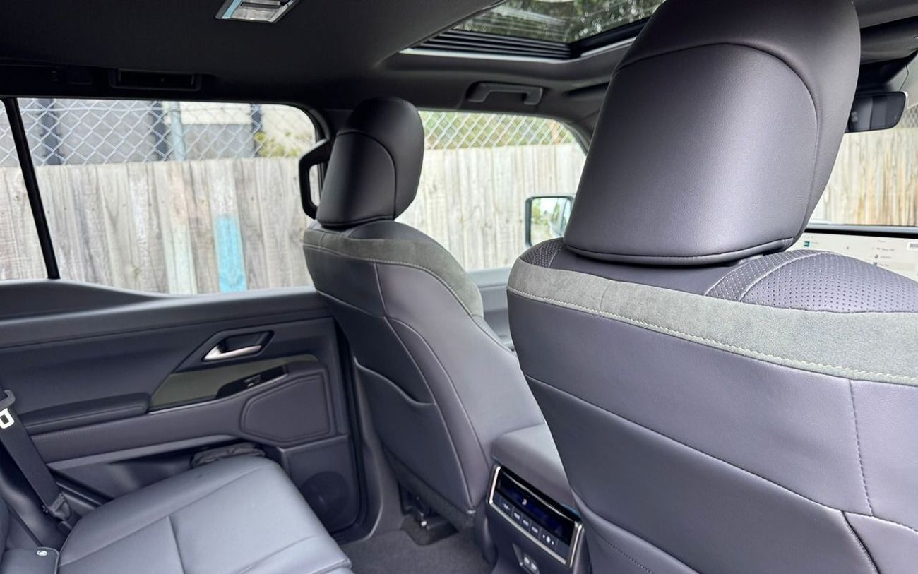 Lexus GX550 GX550 Overtrail 3.6L V6 in RIGHT HAND DRIVE (EXPORT ONLY)