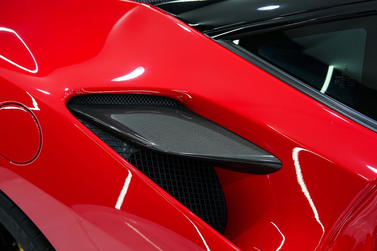 فيراري F8 تريبوتو 3.9T V8 Carbon Interior, Apple CarPlay, JBL Audio, Passenger Display, Dealer Warranty + Service!!