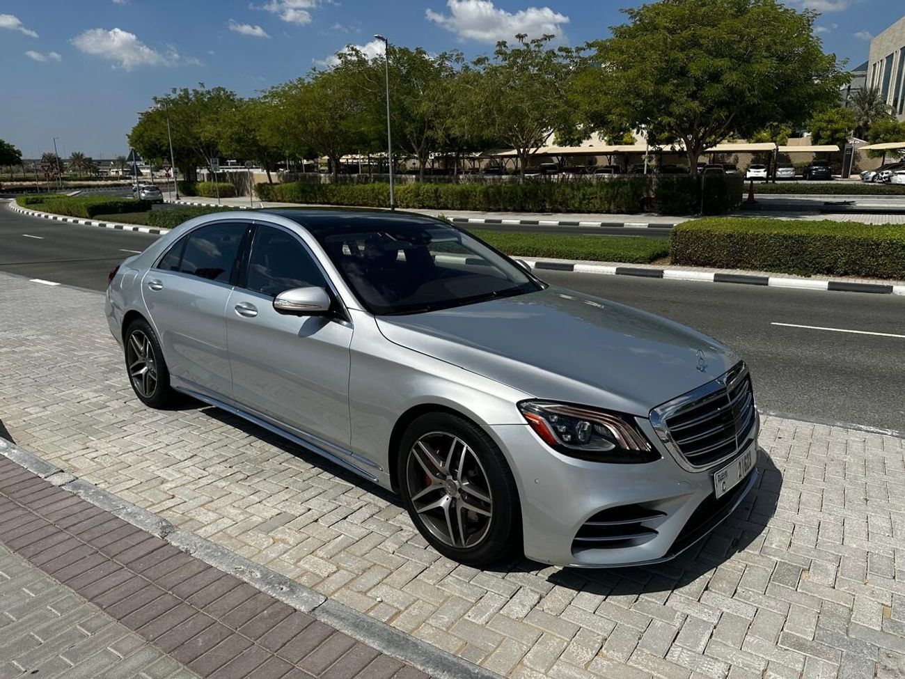 Mercedes-Benz S 560 Std 4.0L (463 HP)