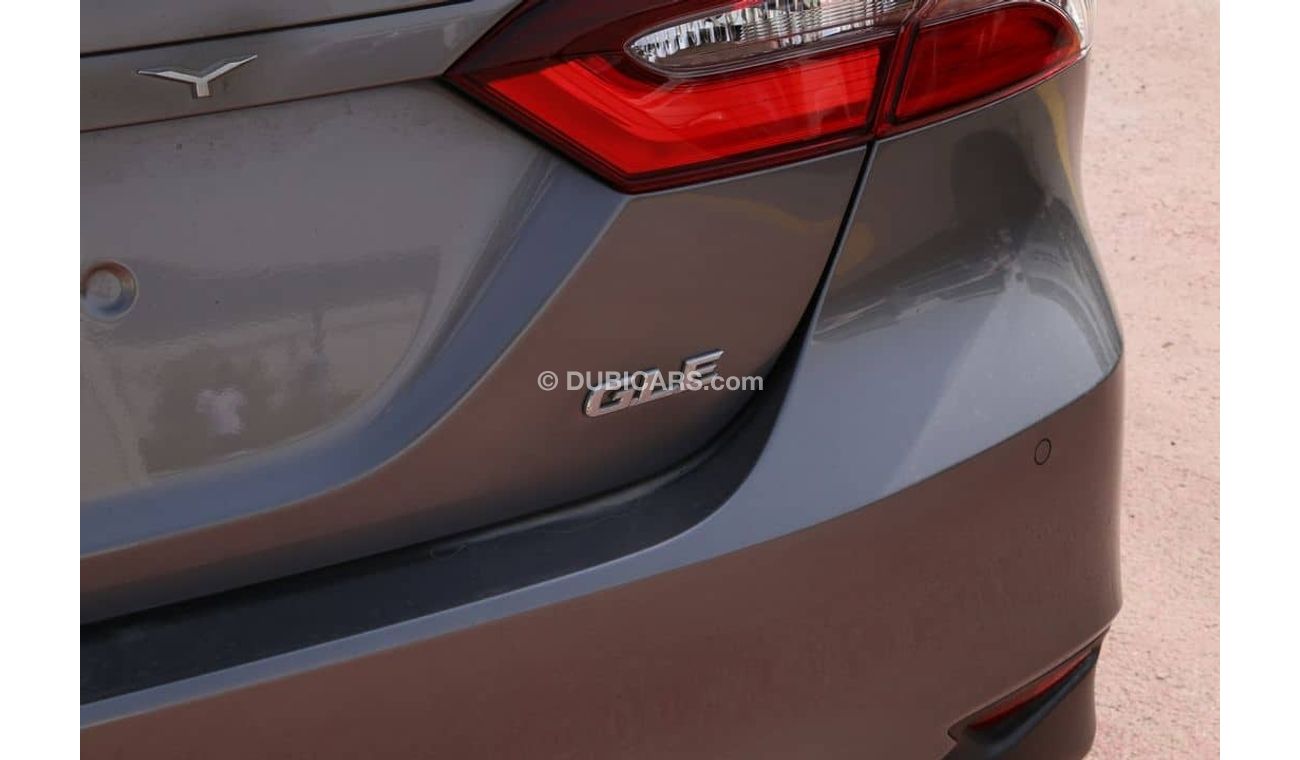 تويوتا كامري 2.5L GLE PET A/T - 23YM -  w/SUNRF - SIL_BEIG (EXPORT OFFER)