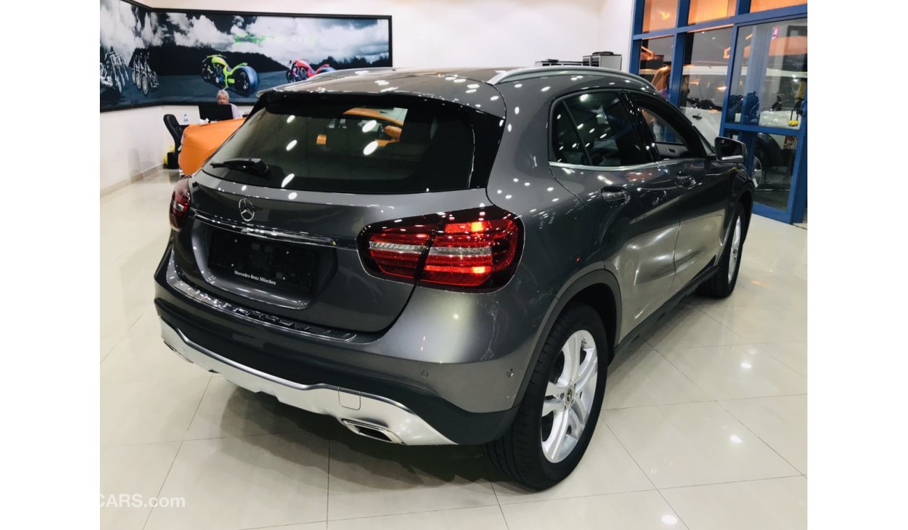 مرسيدس بنز GLA 250 - 2018 - TWO YEARS WARRANTY @ GARGASH - ( 2,100 AED PER MONTH ) -