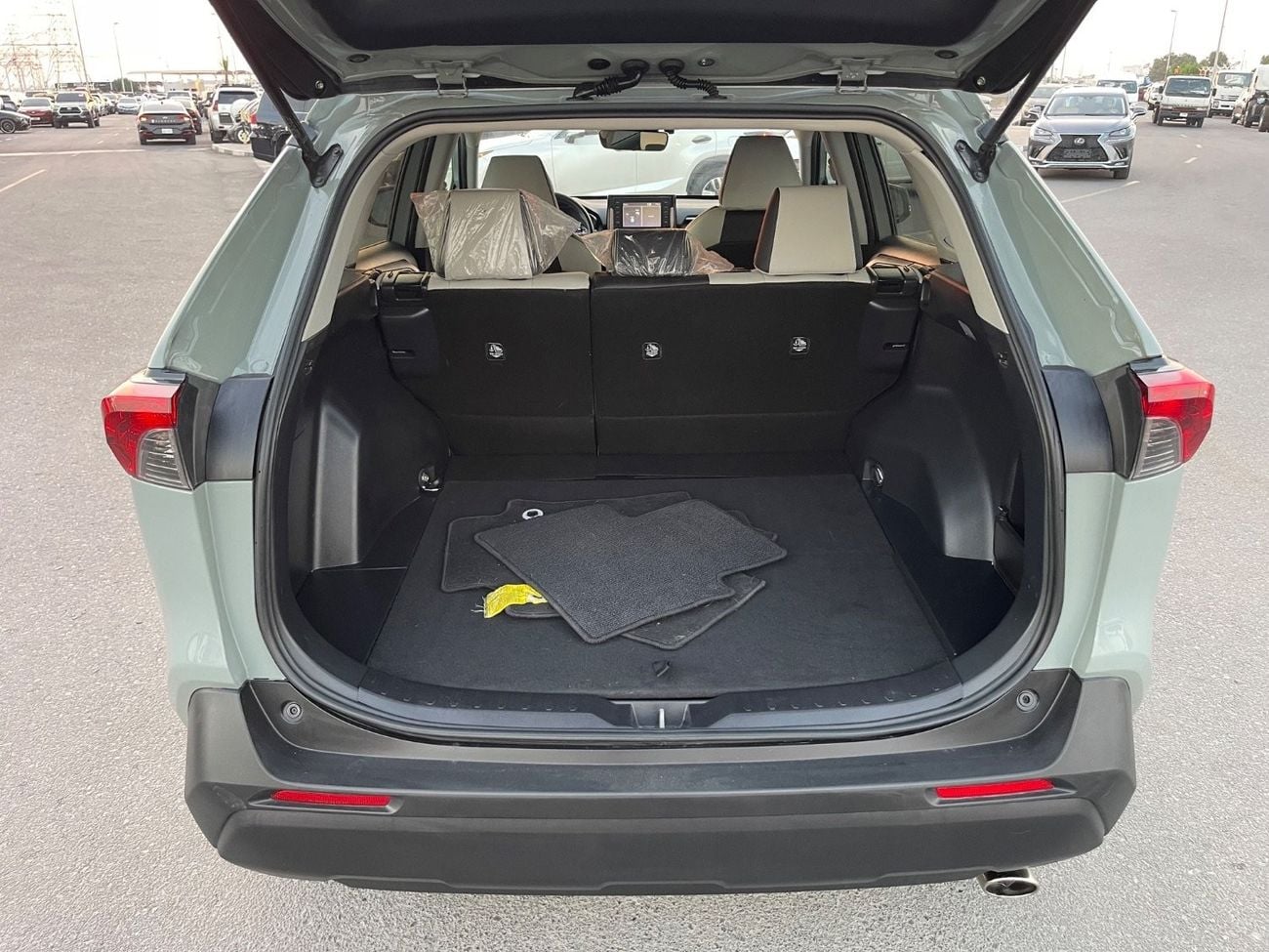 Toyota RAV4 LE 2.5L (219 HP) 2019 TOYOTA RAV4 LE HYBRID 4x4 IMPORTED FROM USA