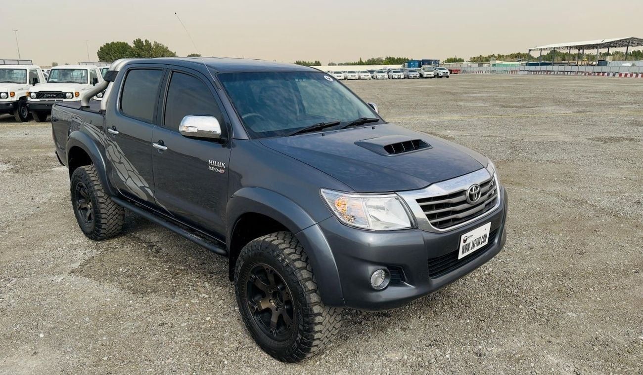 تويوتا هيلوكس 3.0L Diesel MT | OFF Road Tyres | ALLOY RIMS | ROLL BAR | GOOD CONDITION