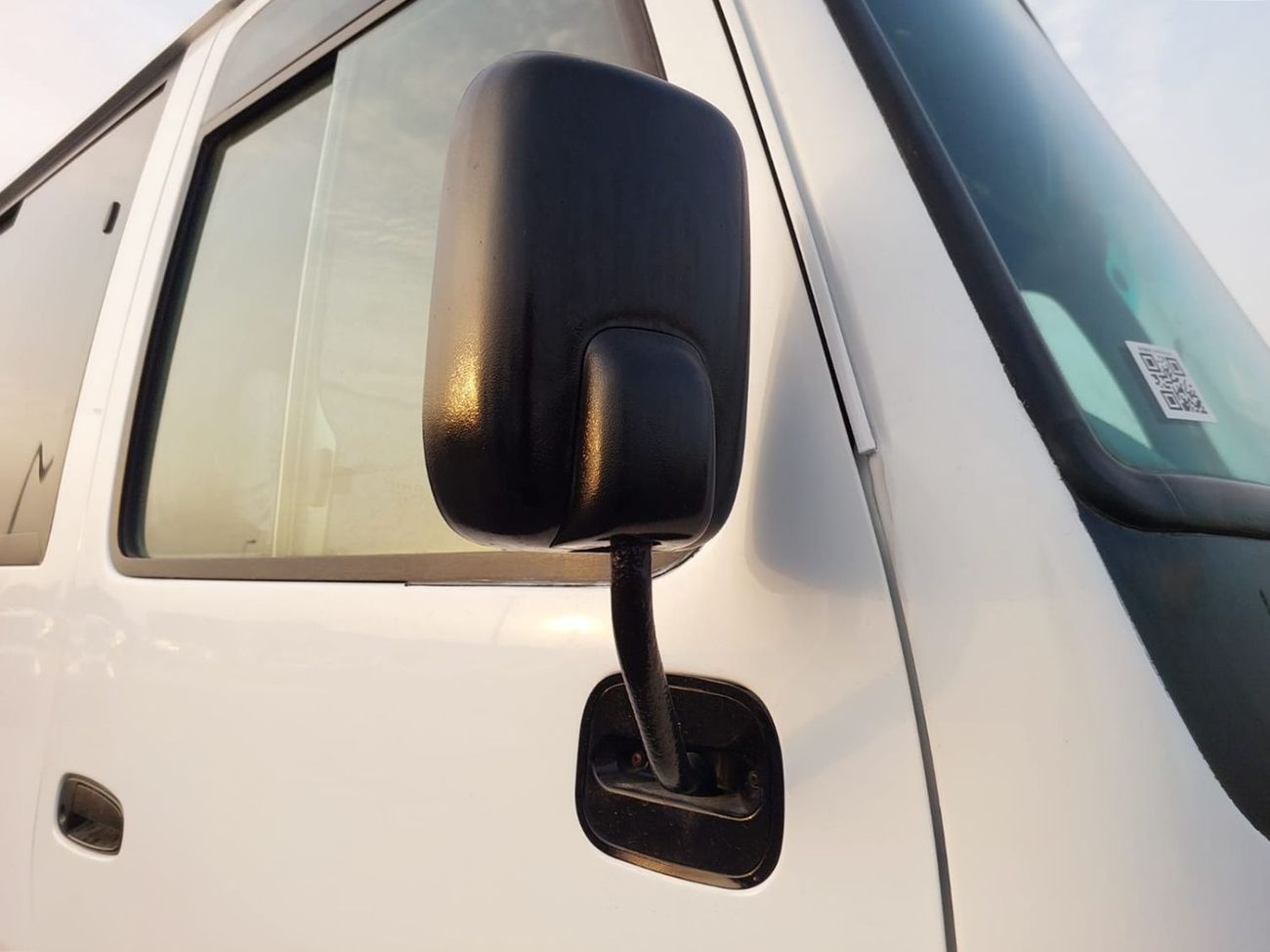 Toyota Coaster TOYOTA COASTER BUS RHD 2013 MODEL 4.0 L DIESEL AUTOMATIC(PM05719)