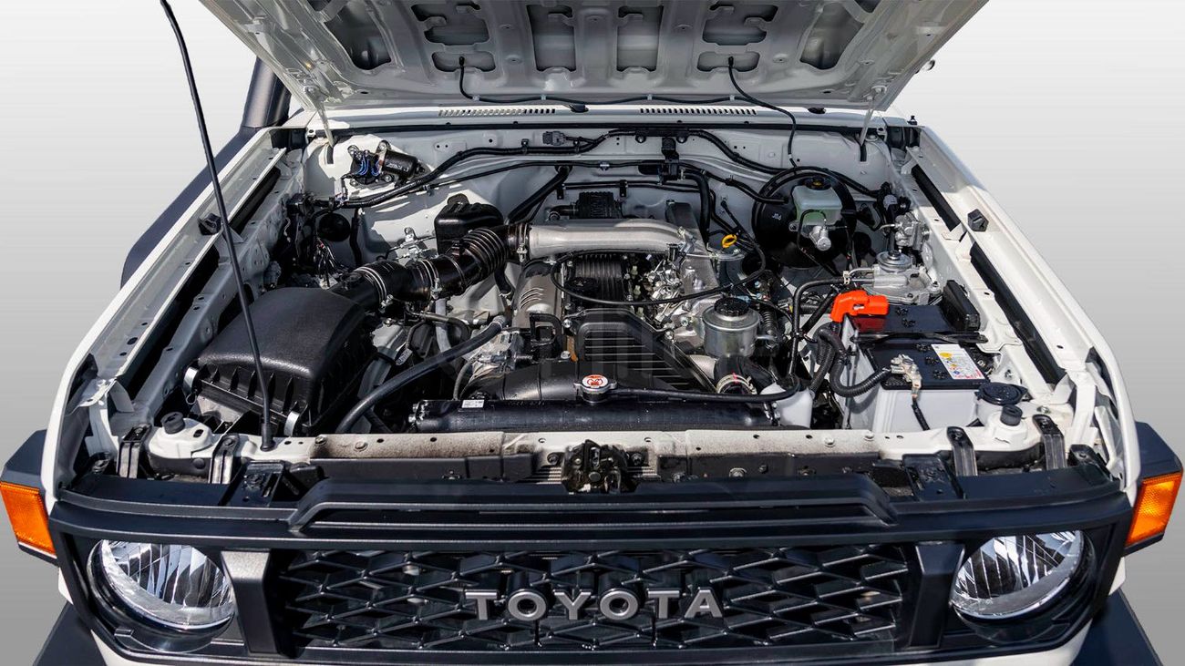 Toyota Land Cruiser 70 LC 78 HARDTOP 4.0L MT