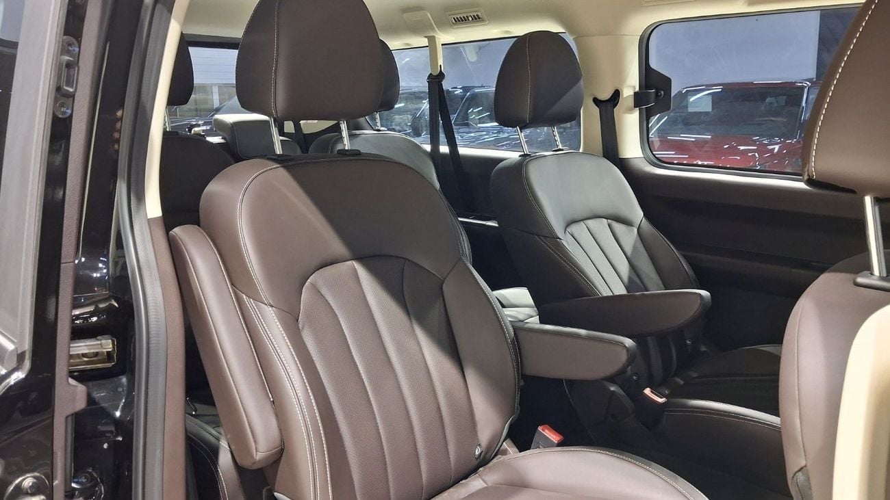 BAW 212 Petrol//Automatic//9 seats