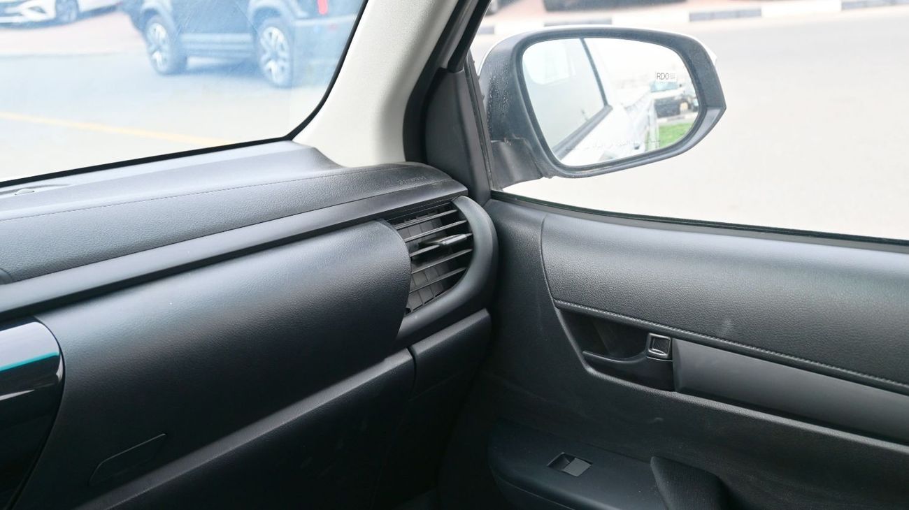 تويوتا هيلوكس Toyota Hilux 2024 Single Cab 2.4L Diesel Transmission Manual 5 Cargo Hooks White outside Black insid