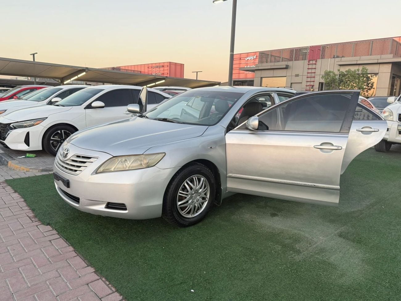 Toyota Camry 4-cylinder, first owner, two original keys