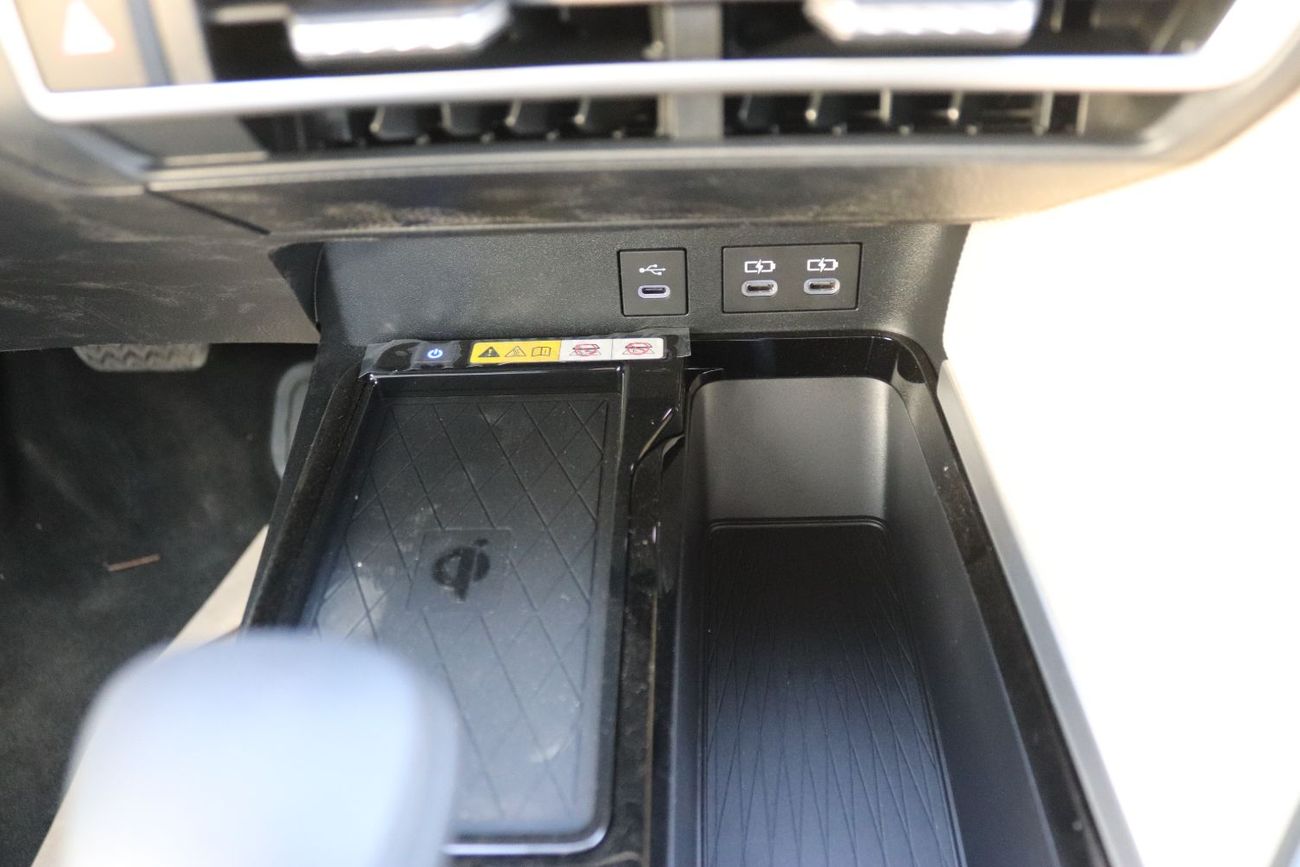 Toyota Camry 2.5 E-PLUS HYBRID, KEYLESS ENTRY, PUSH START, SUNROOF, MODEL 2025 SAUDI SPECS