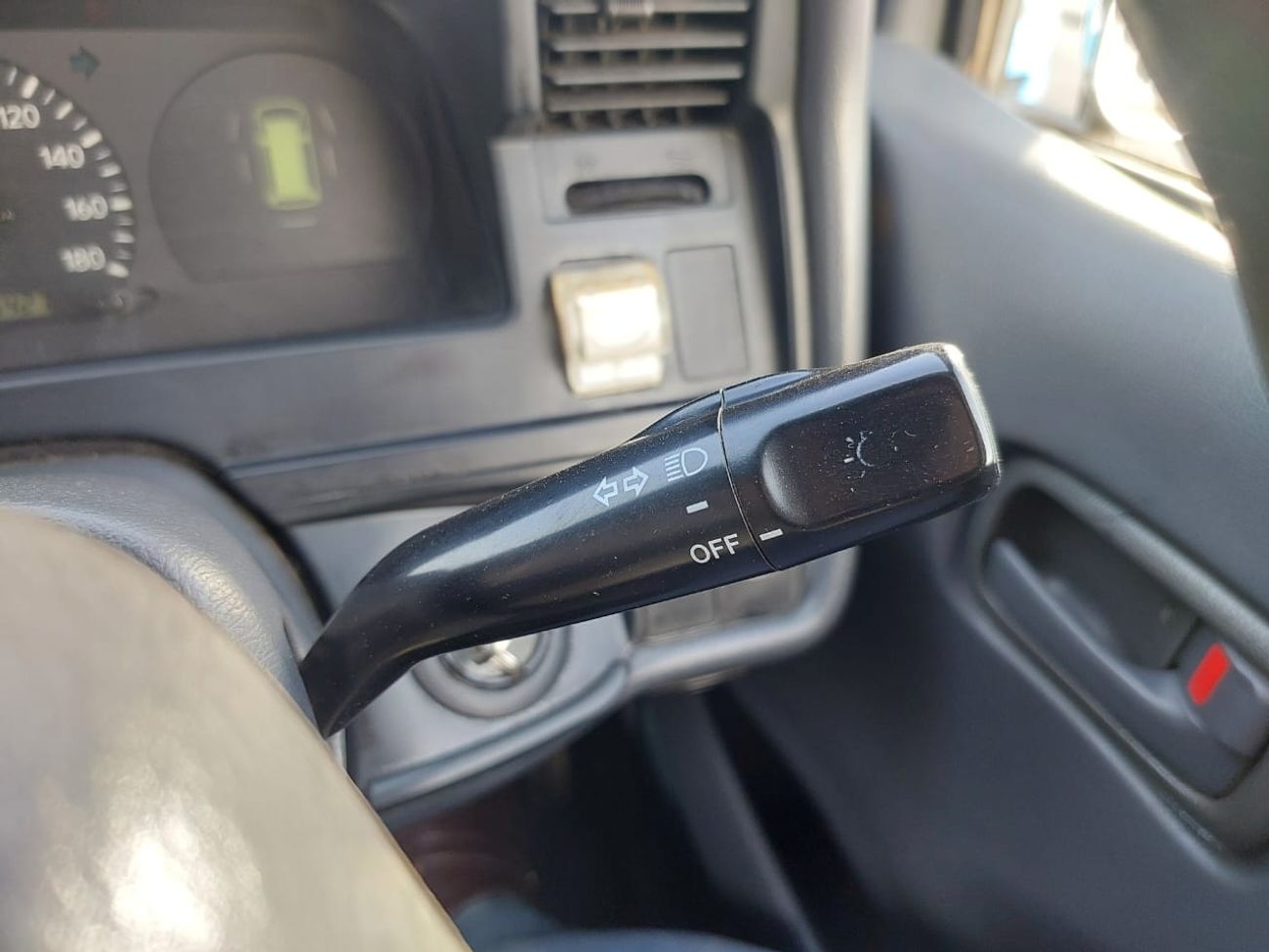 Toyota Hiace TOYOTA HIACE VAN RHD 1999 MODEL 3.0 L DIESEL MANUAL(PM01625)