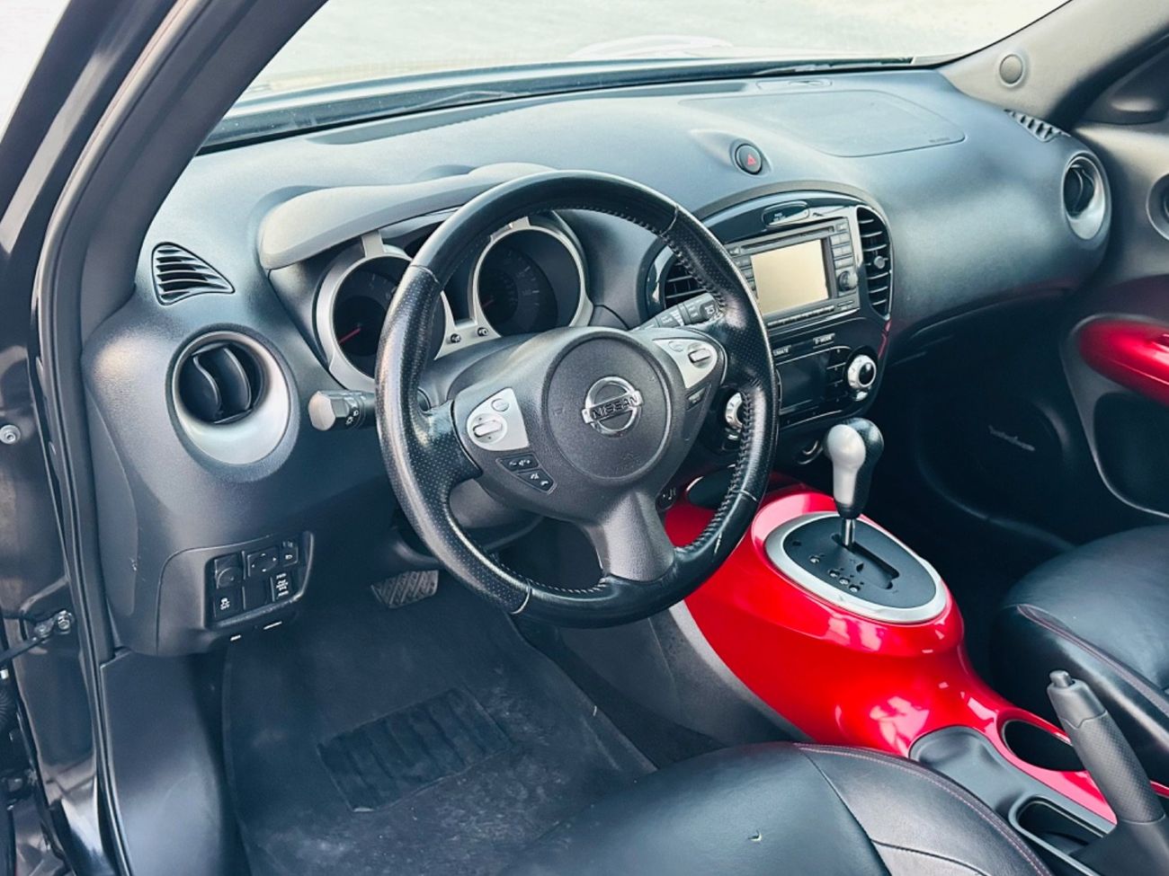 نيسان جوك موديل 2013 حاله ممتازه من الداخل و الخارج فل مواصفات فتحه وجلد ومثبت سرعه وتحكم كهربي كامل