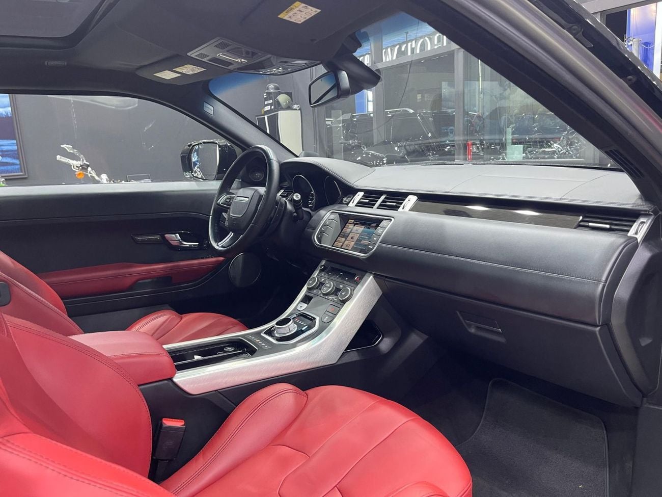 لاند روفر رانج روفر إيفوك STD Dynamic Plus 2.0L (3 Door)