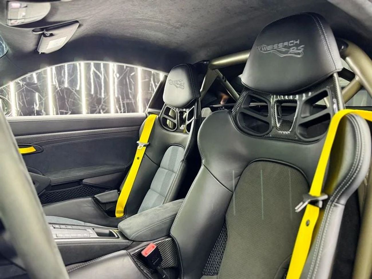 Porsche 718 Cayman GT4 RS 4.0L (493 HP) A/T