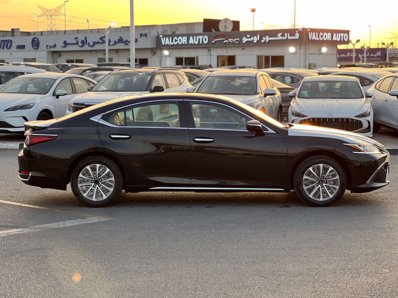 لكزس ES300h EXPORT ONLY - ES300h 2.5L Hybrid