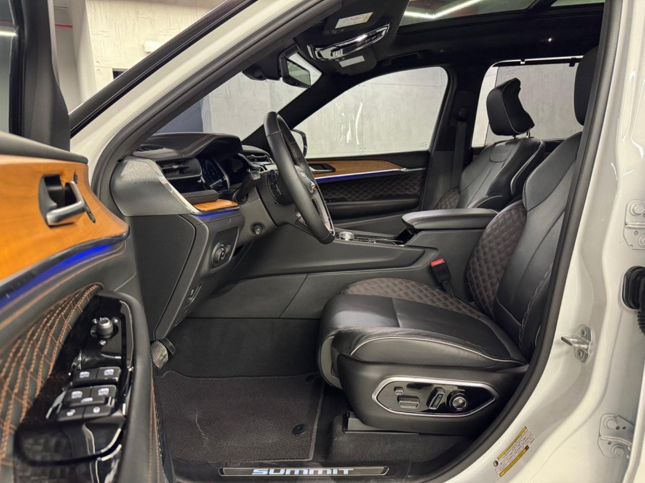 Jeep Grand Cherokee Summit Reserve 5.7L