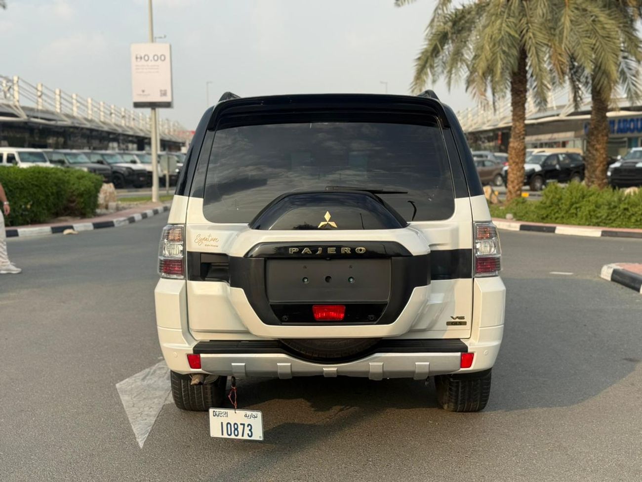 Mitsubishi Pajero SIGNATURE EDITION / SUNROOF / LEATHER SEATS / BLACK EDITION RIMS