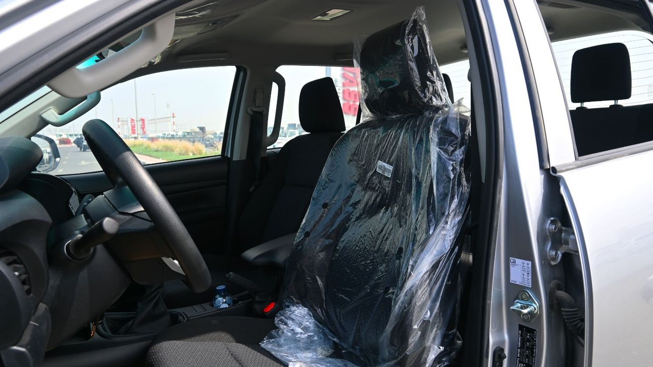 تويوتا هيلوكس Toyota Hilux 4x4  2024 2.4L Diesel Double Cab Transmission Manual Silver Outside Black inside