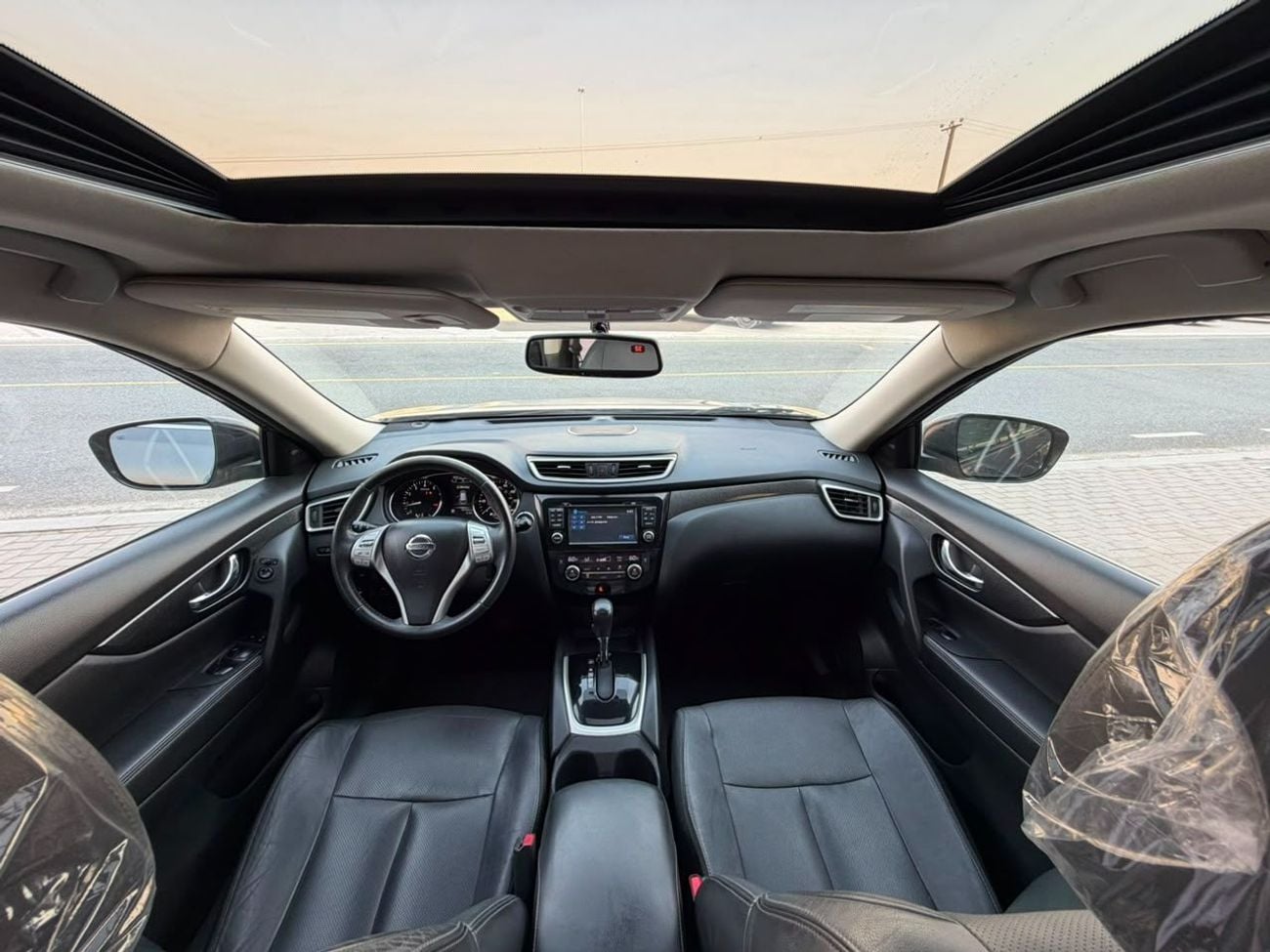 نيسان روج SV (NON GCC) SL / V4 2.5L / PANORAMIC SUNROOF /360 CAMERA / BIG SCREEN / 4X4 / RIMS / IN PERFECT CON