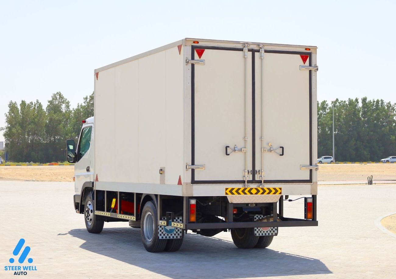 Mitsubishi Fuso Canter Fuso Chiller Dry Box 4.2L RWD Diesel MT - Low Mileage - Ready to Drive - GCC