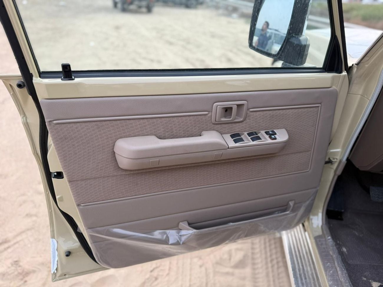 Toyota Land Cruiser 70 4.0L MID OPTION MANUAL WITH COOLING BOX
