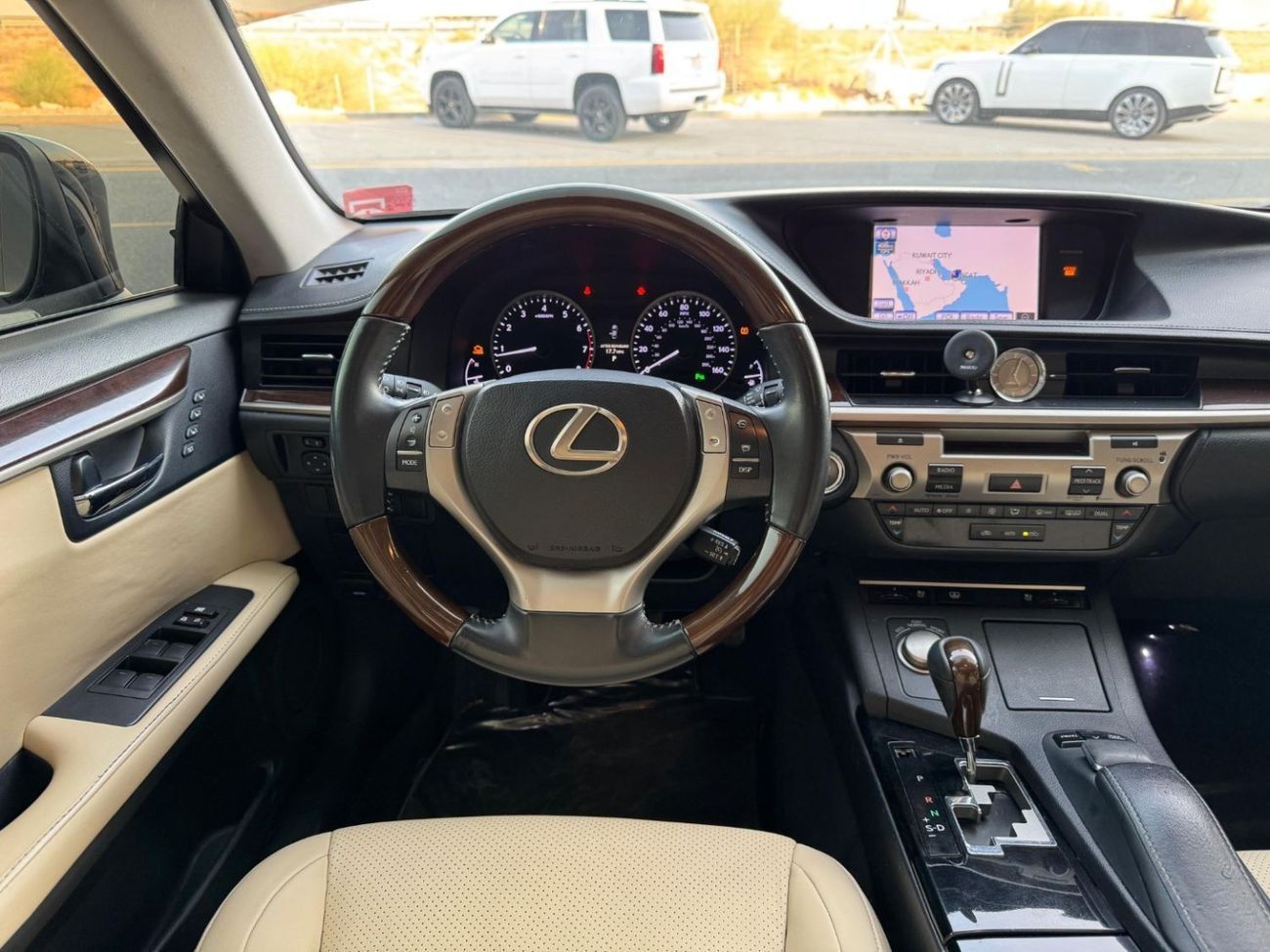 Lexus ES350 Platinum 3.5L V6 / قابل للتصدير لسوريا /  FULL OPTION / PARKING SENSORS / BLIND SPOTS / IN PERFECT C