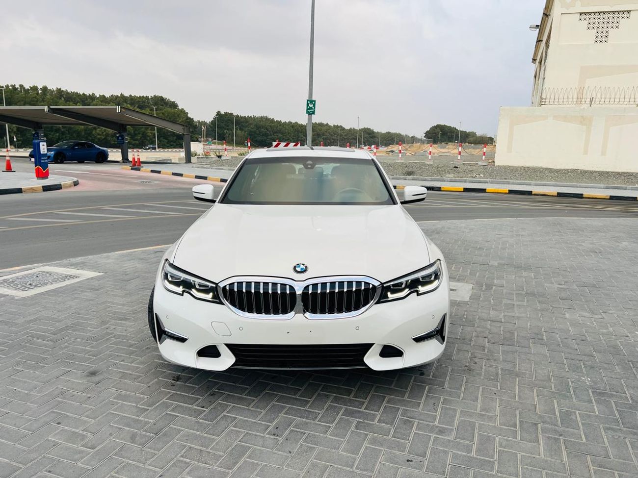 بي أم دبليو 330i Std 2.0L