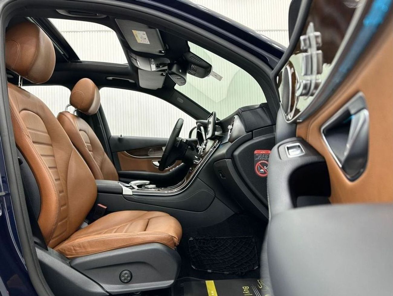 Mercedes-Benz GLC 250 4MATIC 2.0L 2017 Mercedes Benz GLC250 AMG 4MATIC, Full Mercedes Service History, Full Options, GCC