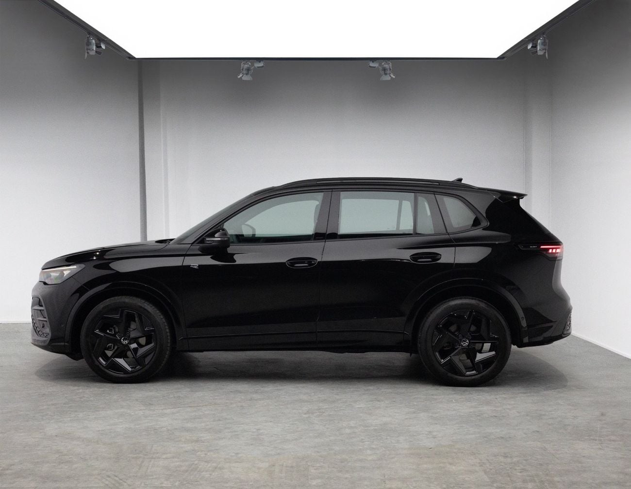 فولكس واجن تيجوان R-LINE Black Edition
