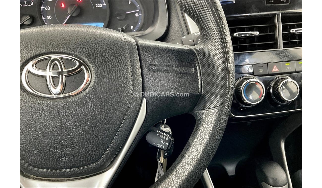 Toyota Yaris SE / E