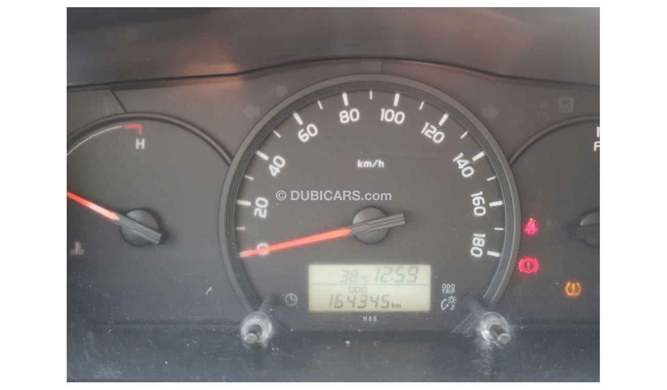 Toyota Hiace 2018 |  STANDARD ROOF CHILLER DELIVERY VAN WITH GCC SPECS AND EXCELLENT CONDITION