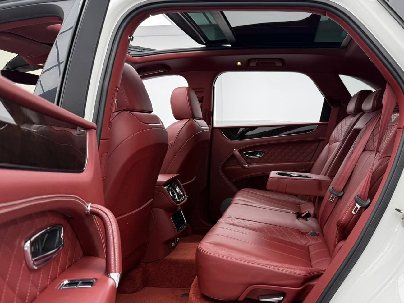 بنتلي بينتايجا 2017 Bentley Bentayga W12, 2026 Bentley Warranty, Full Bentley Service History, Fully Loaded, GCC