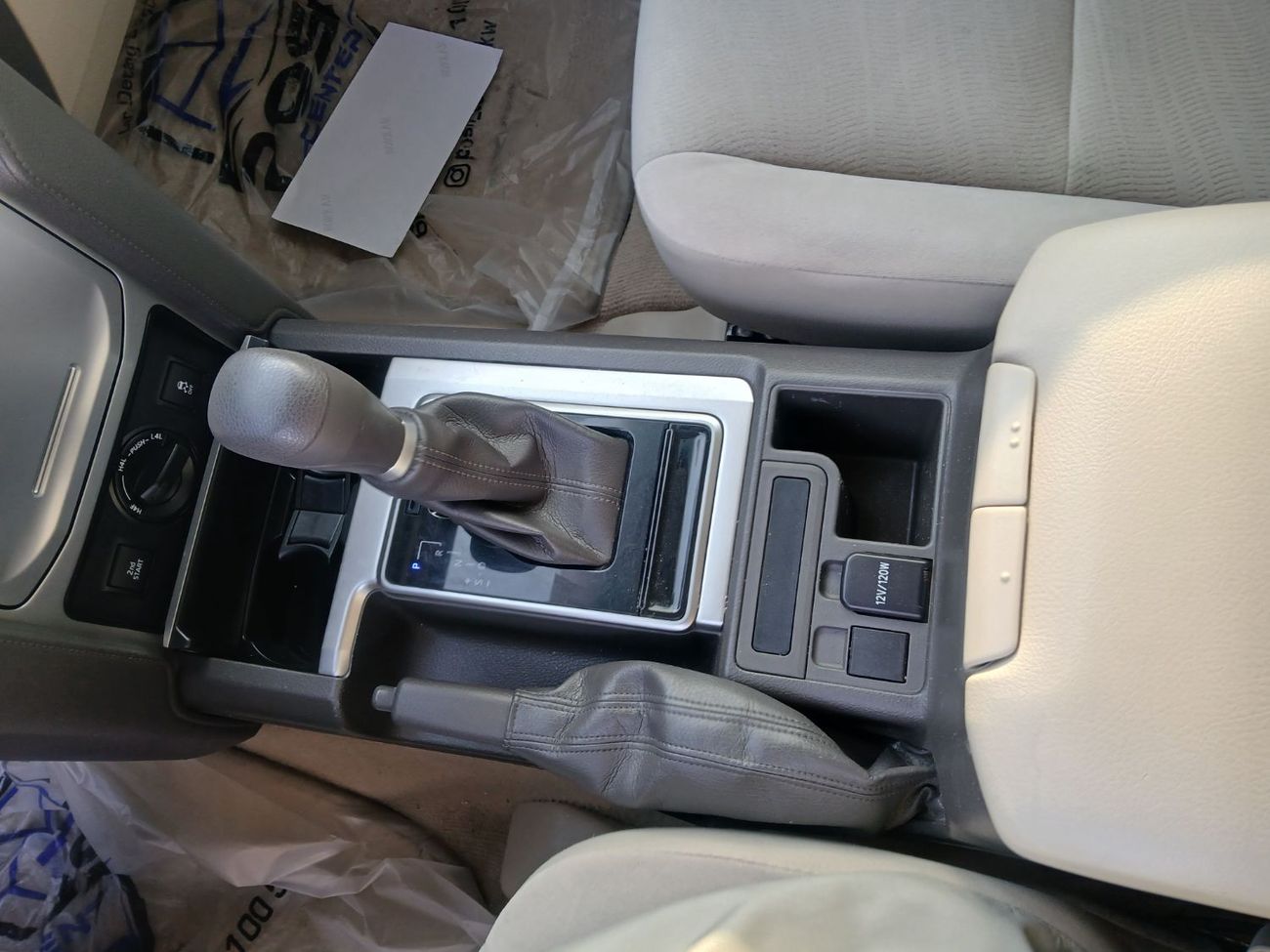 Toyota Prado Toyota prado 2021Model 2.7 v4 petrol Engine Colour White Transmission Automatic Interior.Begie 7seat