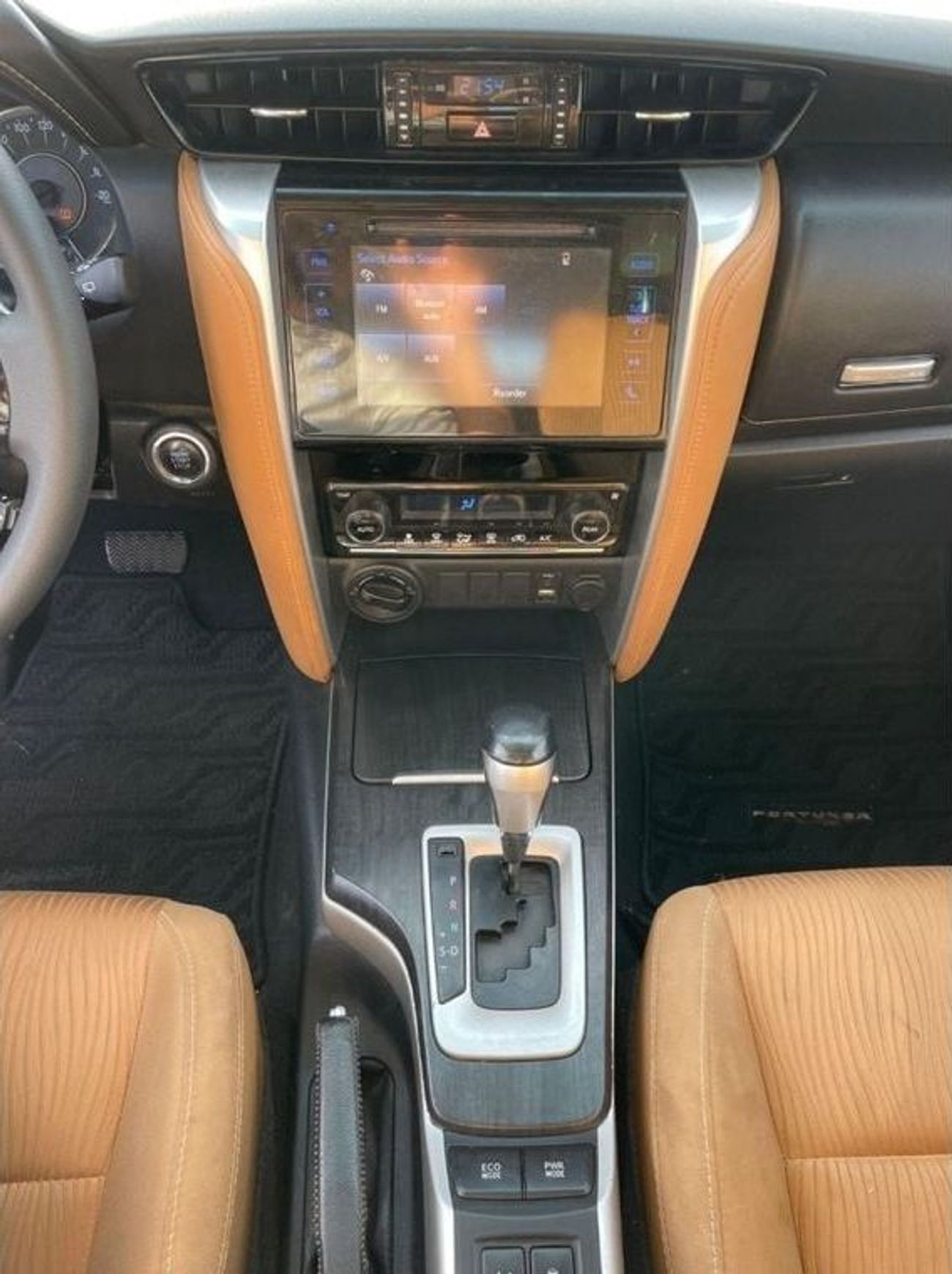 تويوتا فورتونر GXR 4.0L (278 HP)