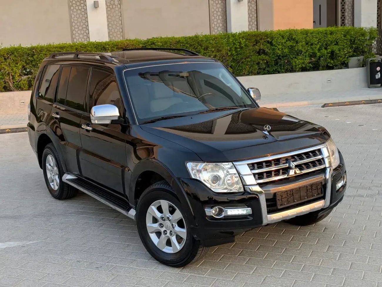 Mitsubishi Pajero GLS MIDLINE GLS Full Option TOP GCC Premium Condition Low KM Family SUV