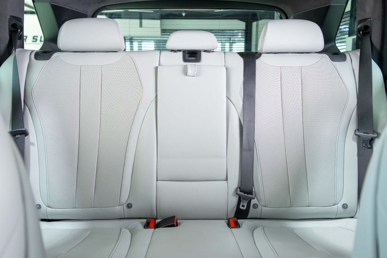 BMW X5M Std 4.4L GCC-AGMC Full Service History-Silverstone Metallic Paint-High Gloss black Rims